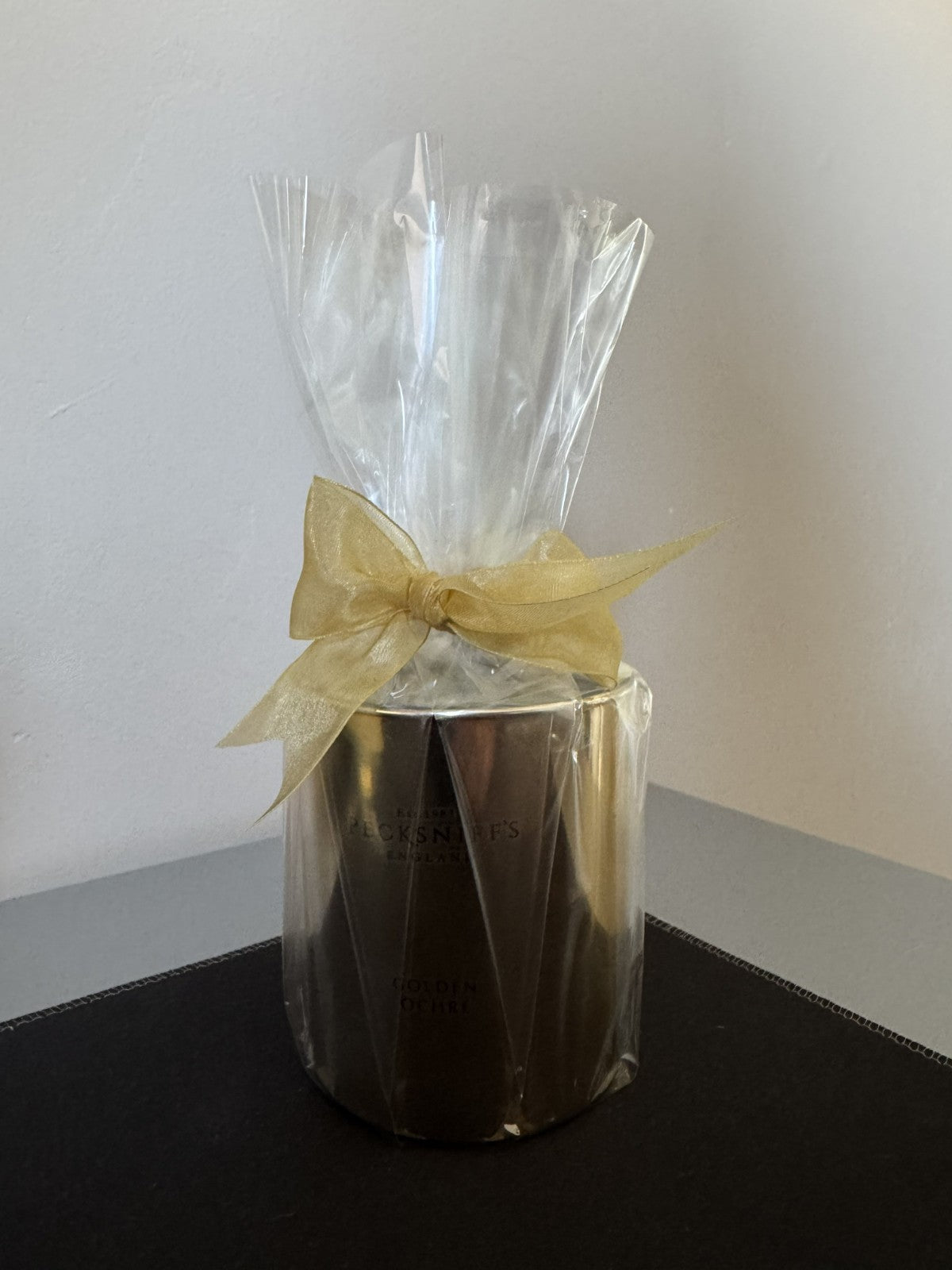 Pecksniff's Jewel Gold Ochre 1 Wick Candle - 150g Gif