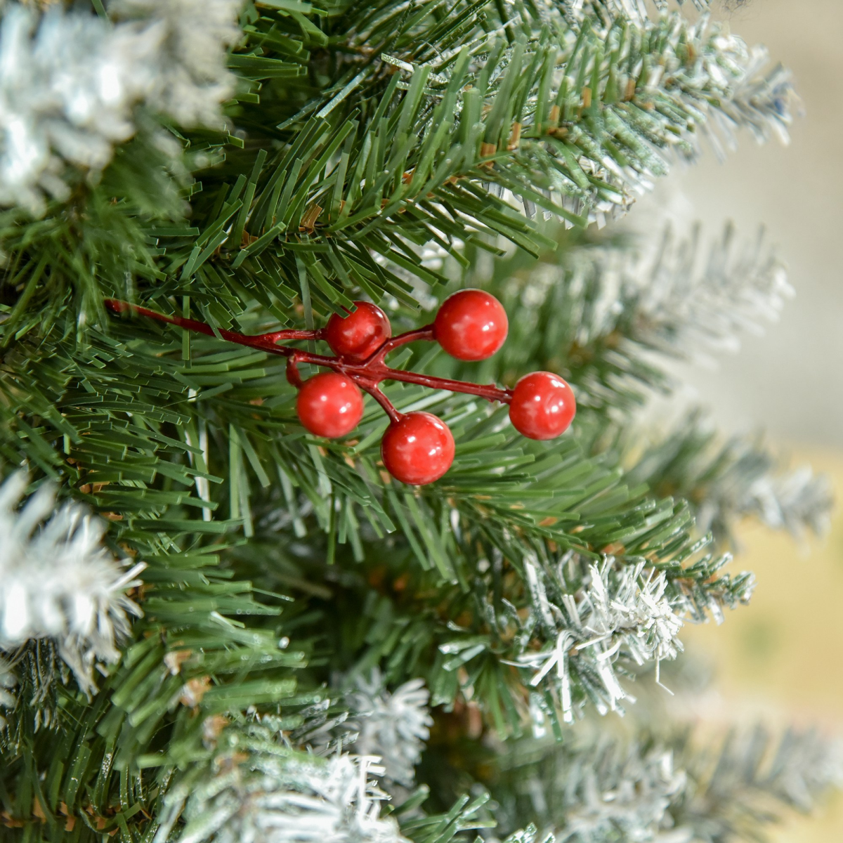 5FT Artificial Christmas Tree Pencil Tree Berries Pinecones Foldable Feet Green