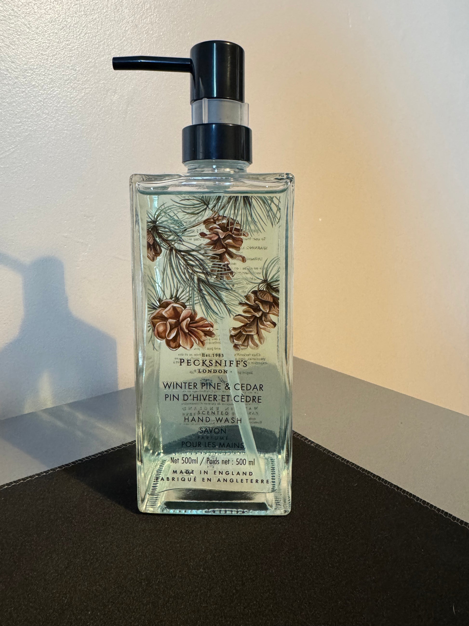Pecksniff’s Winter Pine & Cedar Glass Hand Wash 500ml - Everyday Bargainz