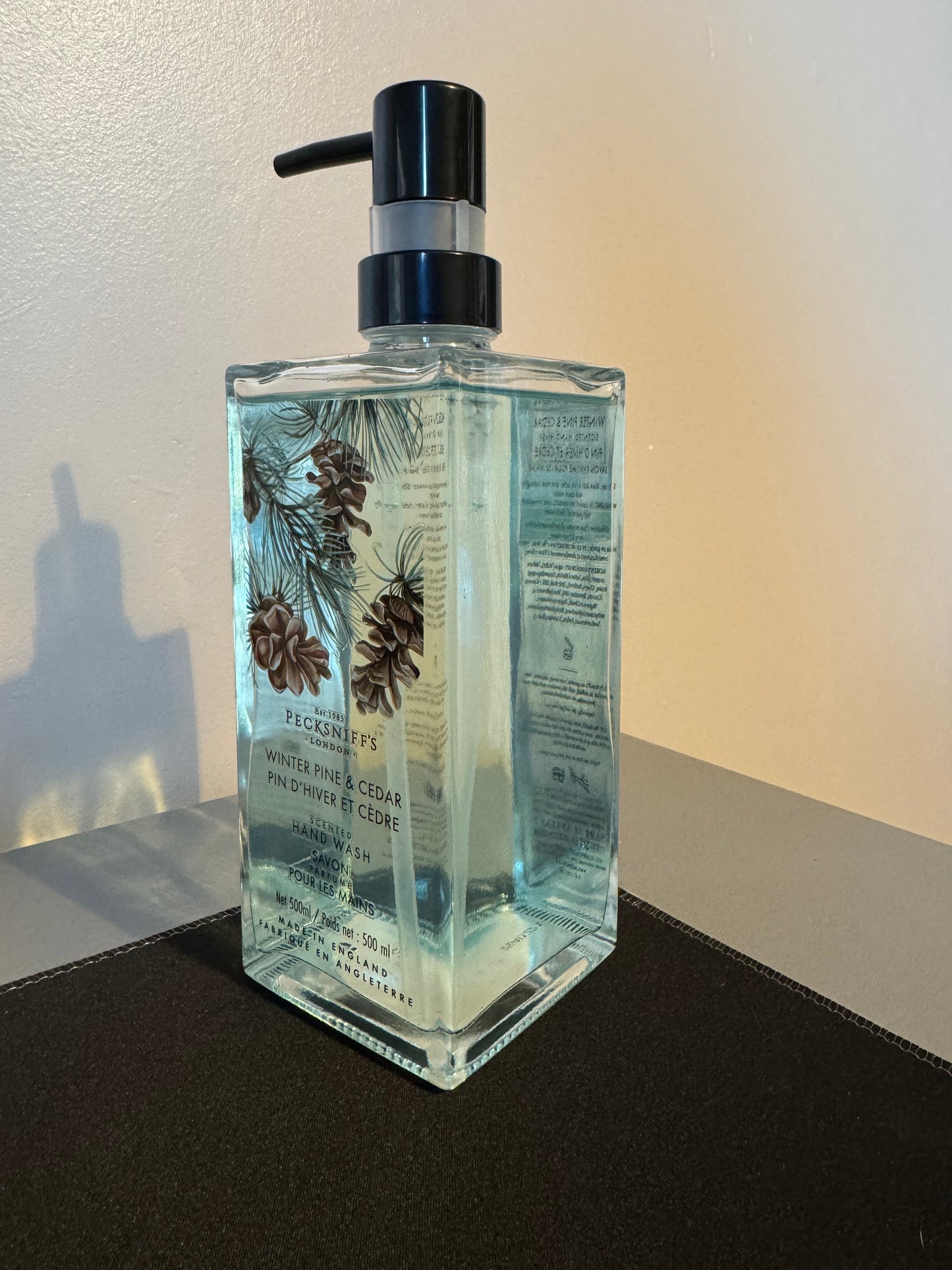 Pecksniff’s Winter Pine & Cedar Glass Hand Wash 500ml - Everyday Bargainz